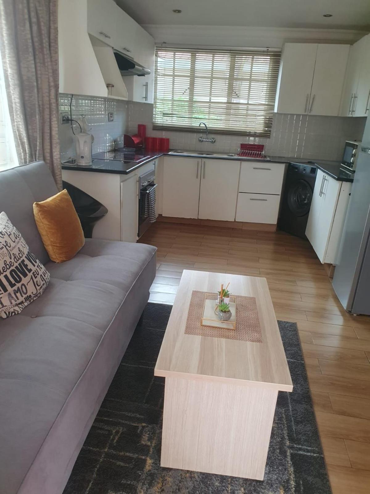 Crystal Apartments 利隆圭 外观 照片